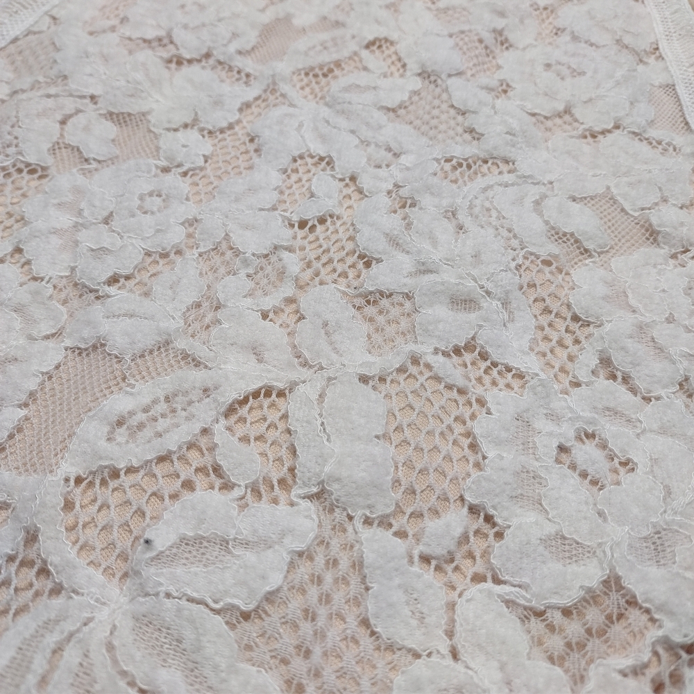 Lulus White Floral Lace Maxi Dress Size L V-Neck Flutter Sleeve Front Slit - Picture 12 of 14